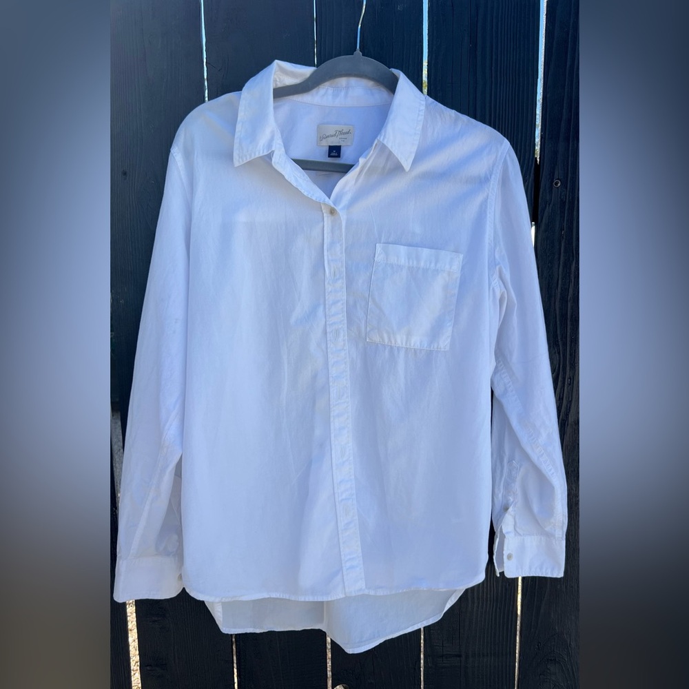 Universal Thread White Casual Button Down Shirt